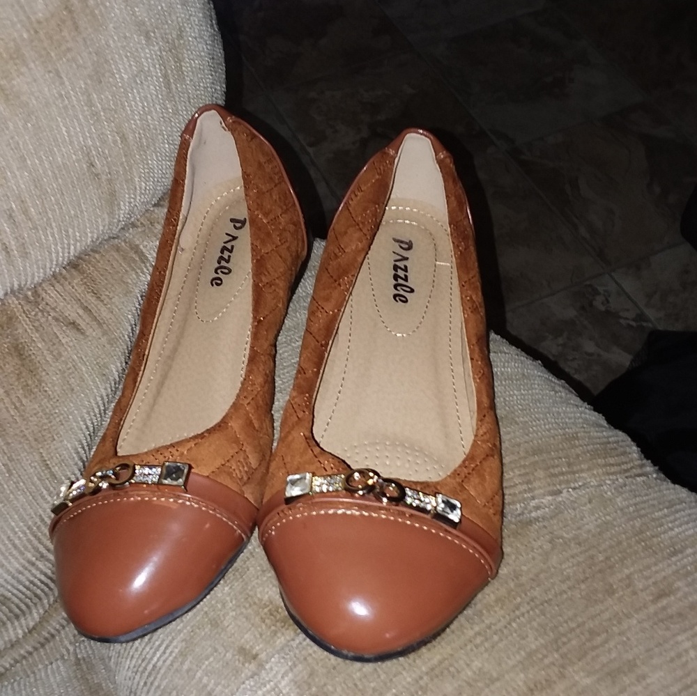 Flat shoes